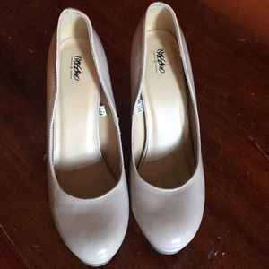 Mossimo Off white high heels